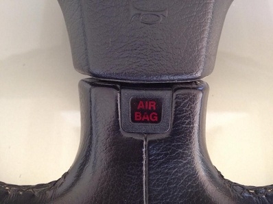 พวงมาลัย BMW-AIRBAG อยู่ครบ สภาพใหม่ทั้งวง ไม่มีถลอก ตจว ส่งได้ พวงมาลัย BMW-AIRBAG อยู่ครบ สภาพใหม่ทั้งวง ไม่มีถลอก ตจว ส่งได้