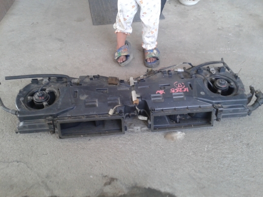 ขายตู้แอร์ หลัง ใส่รถตู้หัวจรวด ขายถูก