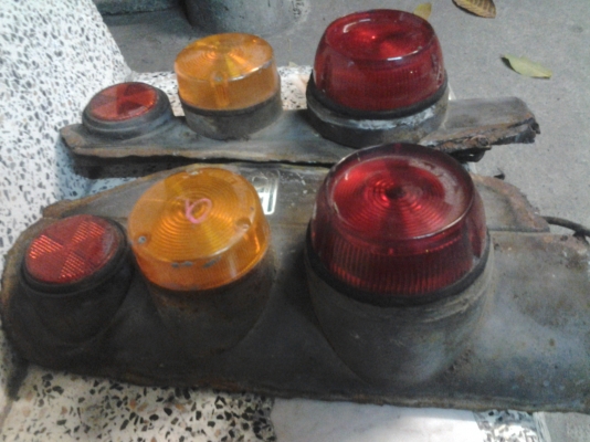 ขายไฟท้ายจิ๊ปมิตซู สวยๆๆ 1 ชุด หายากครับ ใครหาอยู่รีบครับ ชุดเดียวเท่านั้น