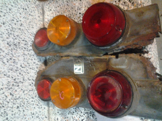 ขายไฟท้ายจิ๊ปมิตซู สวยๆๆ 1 ชุด หายากครับ ใครหาอยู่รีบครับ ชุดเดียวเท่านั้น