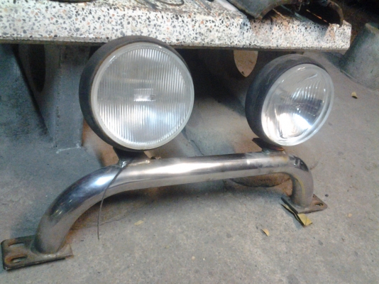 ขายึดสปอตไลท์จิ๊ปมิตซู พร้อมสปอตไลท์ 1 คู่