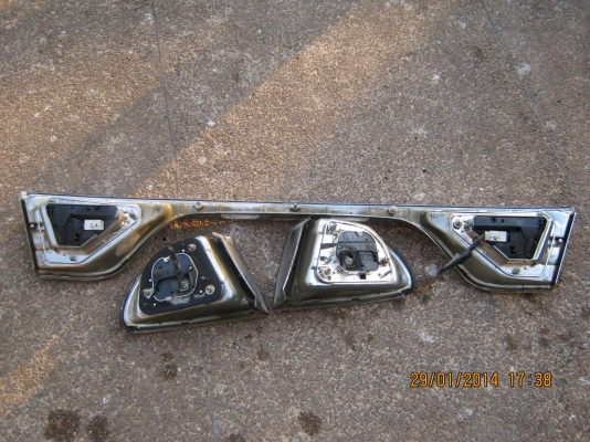 แผงทับทิมฝาท้าย  1992- 1997  ของ ultima   พร้อมไฟท้าย L + R  (ของแท้)