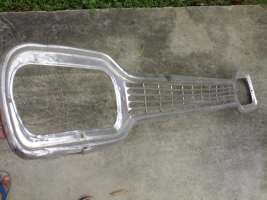 ขายกระจังหน้า ford escort