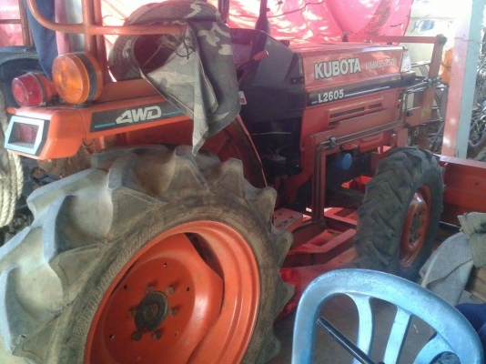 คูโบต้า26แรงขายพร้อมเทลอร์ อุปกรดันหน้า พาล6 รถพร้อมไช้ ประเภทเครืองจักรกลการเกษตร