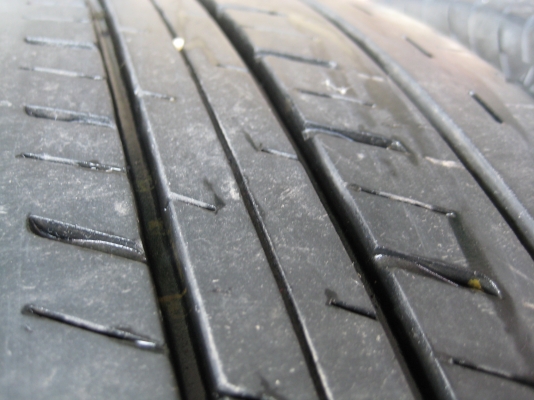 ขายยาง 215-65-16 ปี12 บริจโตน ดูลาวิจ สภาพพร้อมใช้ ขายยาง 215-65-16 ปี12 บริจโตน ดูลาวิจ สภาพพร้อมใช้