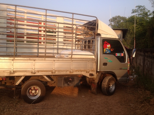 isuzu  หกล้อเล็ก NKR
