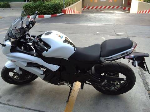 ขาย  Ninja 650 สีขาวปี2013 ประกันศูนย์เหลือ 13 เดือน ไม่เคยล้มเช็คศูนย์ตลอด 237,000 บาท