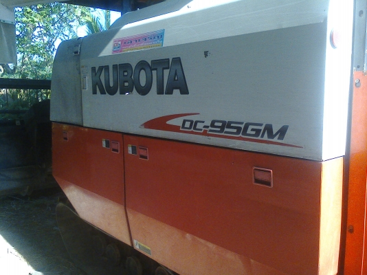 รถเกี่ยวข้าวคู่โบต้า 95อุ้ม