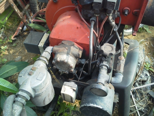 หัวพ่นไฟขนาดปากท่อโตประมาณ5-6นิ้วใช้น้ำมันดีเซลหรือน้ำมันเตามีอุปกรณ์ครบ(มี2เครื่อง)