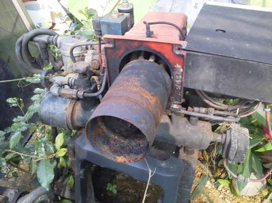 หัวพ่นไฟขนาดปากท่อโตประมาณ5-6นิ้วใช้น้ำมันดีเซลหรือน้ำมันเตามีอุปกรณ์ครบ(มี2เครื่อง)