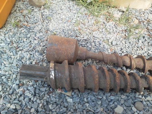 เกลี่ยวลำเลียงของเครื่องอัดถ่าน ขนาดตามรูปที่แนบ