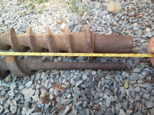 เกลี่ยวลำเลียงของเครื่องอัดถ่าน ขนาดตามรูปที่แนบ