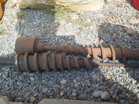 เกลี่ยวลำเลียงของเครื่องอัดถ่าน ขนาดตามรูปที่แนบ