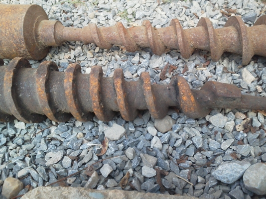 เกลี่ยวลำเลียงของเครื่องอัดถ่าน ขนาดตามรูปที่แนบ