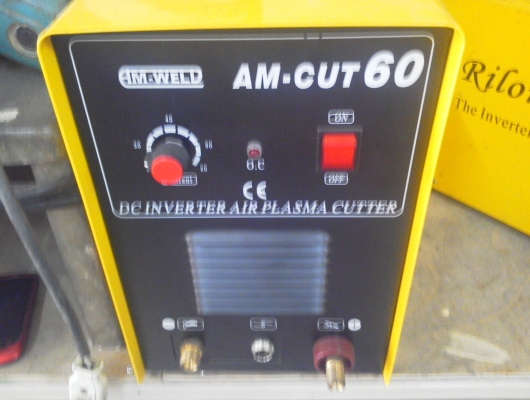 เครื่องตัดโลหะพลาสมา ยี่ห้อ hm-weld cut 60 พร้อมมีรับประกันตัวเครื่องหนึ่งปีเครื่องยังใหม่มากพร้อมใช้งานและอุปกรณ์ครบ