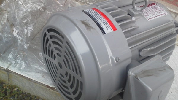 มอเตอร์ mitsubishi ใหม่ 3 แรง 3 เฟส 220 -380 V. เป็นแบบโครงสร้างเหล็กแข็ง สภาพพร้อมใช้ เสียงเงียบ แรงดี