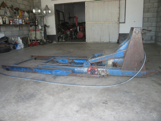 ขายแม่แรงยกรถขนาด 2 ตันใช้แรงดันลมยกได้สูง  1  เมตร  20 เซน