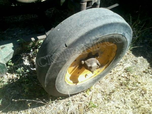 รถไถ John Deere ขายตามสภาพพร้อมใบดัน