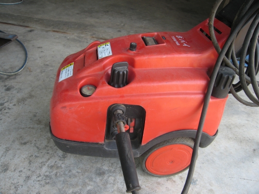 เครื่องล้างอัดฉีดแรงดันสูง  ใช้ไฟ3เฟส 380w  เก่านอก madein italy  3.8 kw 1400 R.P.M.