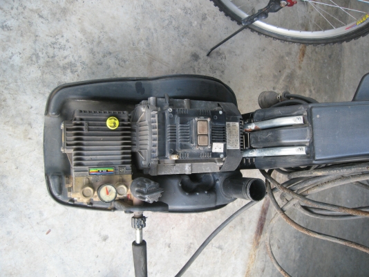 เครื่องล้างอัดฉีดแรงดันสูง  ใช้ไฟ3เฟส 380w  เก่านอก madein italy  3.8 kw 1400 R.P.M.