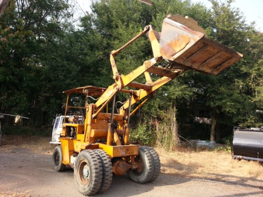 ขาย รถตัก ล้อยาง TCM พร้อมใช้ครับ