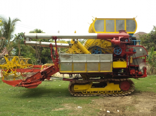 รถเกี่ยวข้าวเกษตรพัฒนา