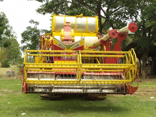 รถเกี่ยวข้าวเกษตรพัฒนา