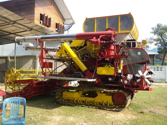 รถเกี่ยวข้าวเกษตรพัฒนา