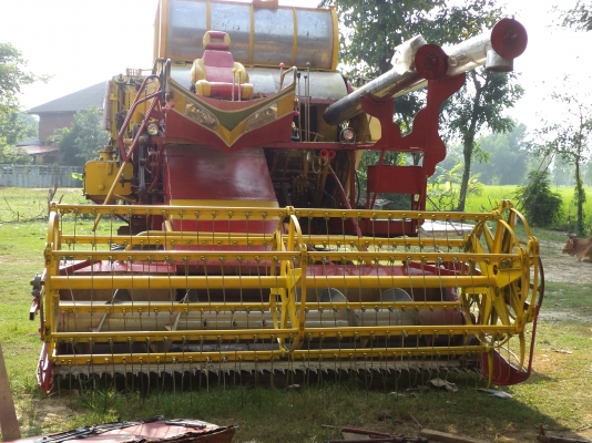 รถเกี่ยวข้าวเกษตรพัฒนา