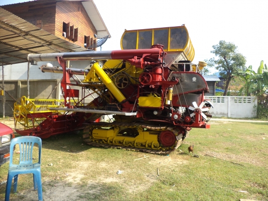 รถเกี่ยวข้าวเกษตรพัฒนา