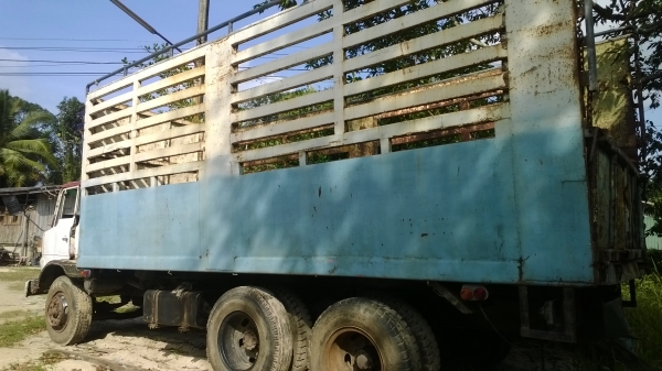 KT925 สิบล้อเพลาเดียว เดิมๆเครื่องEH700 คัสซีสวยดี เล่มพร้อมโอน...