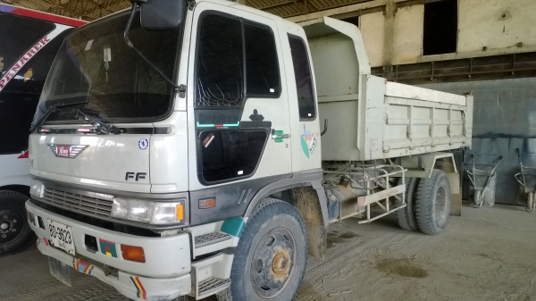 6ล้อดั้ม195แรง FF3H รถสวยสภาพดี ห้างแท้ ดั้มสามิตร ยาง900-20 เล่มพร้อม