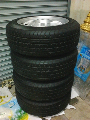 ☻ล้อแม็กซ์ พร้อมยางใหม่ ๆ ทั้งชุด ขอบ15 ราคาต่อรองได้ครับ