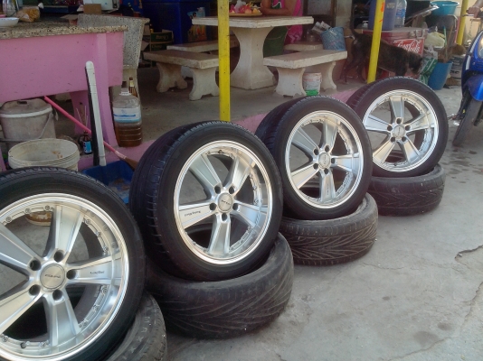 ขายแม็ก17 5รู114.3 พร้อมยาง215/50/17 กว้าง7.5 et25 jrd