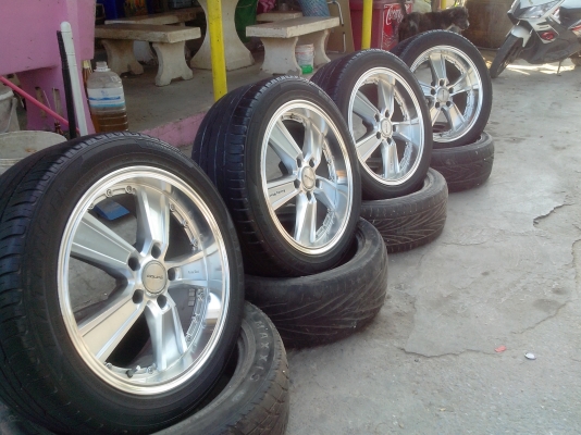 ขายแม็ก17 5รู114.3 พร้อมยาง215/50/17 กว้าง7.5 et25 jrd