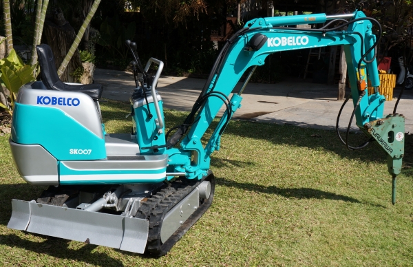 ขายรถขุดเล็ก KOBELCO SK007 พร้อมหัวแบรคเกอร์