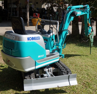 ขายรถขุดเล็ก KOBELCO SK007 พร้อมหัวแบรคเกอร์