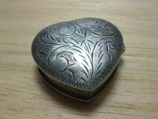 ขายตลับเงินเก่าเปิดปิดได้รูปหัวใจ