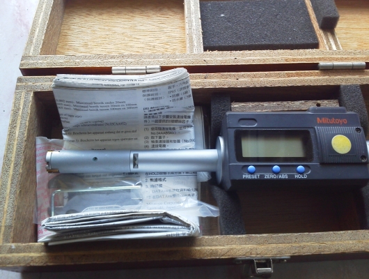 ไมโครวัดรูใน Mitutoyoขนาด12-16mm  ก้านยาวตัวเครื่องใหม่มากจากญี่ปุ่นแท้พร้อมกล่องไม้เก็บอย่างดี
