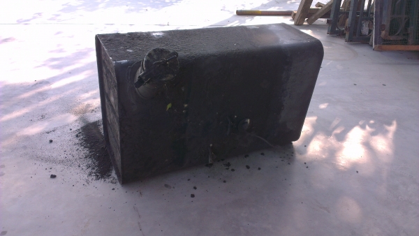 Sell> ขายถังน้ำมัน ฮีโน่ 250 ลิตร มือสอง ราคาถูกครับ มีหลายสิบถัง แบ่งขายได้ครับ