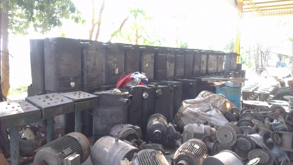 Sell> ขายถังน้ำมัน ฮีโน่ 250 ลิตร มือสอง ราคาถูกครับ มีหลายสิบถัง แบ่งขายได้ครับ