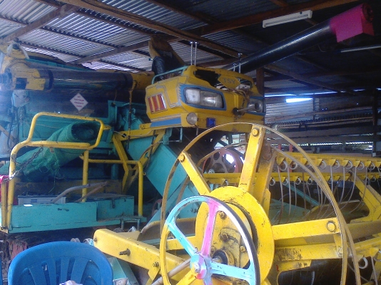 รถเกี่ยวข้าวไทยเส็งอุ้มน่าเอาไปใช้สวยๆ485000