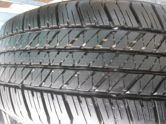 ขายล้อแม็กป้ายแดง toyota fortuner 17"x7.5" et30 6 รู 139.7 + ยาง bridgestone dueler h/t 684II 265/65r17 ยางผลิตสัปดาห์ที่ 37-1เส้น 41-3 เส้น ปี13 ตุ่มที่หน้ายางมีทุกเส้นครับ ขายทั้งชุด 29,900 บาทครับ สนใจติดต่อเล็กคลองสามครับ (081-3747940)