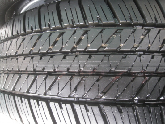 ขายล้อแม็กป้ายแดง toyota fortuner 17"x7.5" et30 6 รู 139.7 + ยาง bridgestone dueler h/t 684II 265/65r17 ยางผลิตสัปดาห์ที่ 37-1เส้น 41-3 เส้น ปี13 ตุ่มที่หน้ายางมีทุกเส้นครับ ขายทั้งชุด 29,900 บาทครับ สนใจติดต่อเล็กคลองสามครับ (081-3747940)