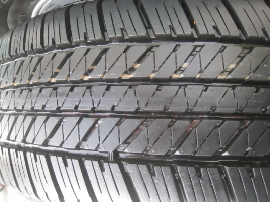 ขายล้อแม็กป้ายแดง toyota fortuner 17"x7.5" et30 6 รู 139.7 + ยาง bridgestone dueler h/t 684II 265/65r17 ยางผลิตสัปดาห์ที่ 37-1เส้น 41-3 เส้น ปี13 ตุ่มที่หน้ายางมีทุกเส้นครับ ขายทั้งชุด 29,900 บาทครับ สนใจติดต่อเล็กคลองสามครับ (081-3747940)