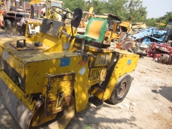 ขาย- รถบด สั่นสะเทือน แบบนั่งขับ BOMAG: BW121AC หน้าเหล็ก หลังยาง มือสองญี่ปุ่น พร้อมใช้งาน