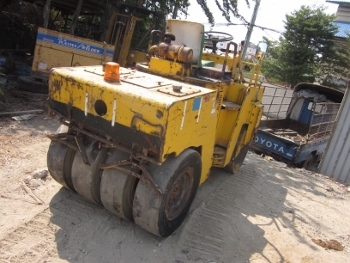 ขาย- รถบด สั่นสะเทือน แบบนั่งขับ BOMAG: BW121AC หน้าเหล็ก หลังยาง มือสองญี่ปุ่น พร้อมใช้งาน