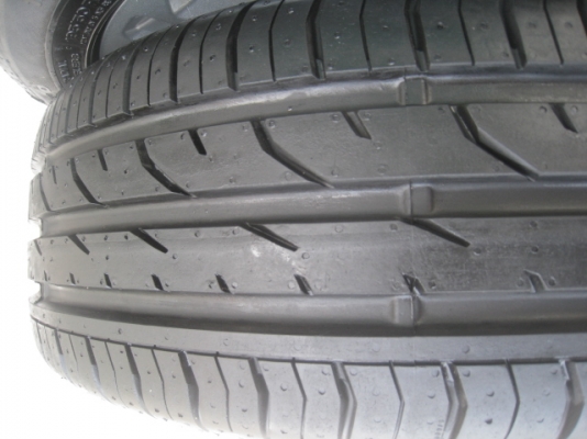 ขายล้อแม็ก Ford fiesta ป้ายแดง 16"x6" et47 4รู100 + ยาง Continental contipremium Contact2 195/50r16 ยางผลิตสัปดาห์ที่ 10,3 เส้นและ12,1เส้น ปี13 ตุ่มที่หน้ายางมีทุกเส้นครับ toyota, mazda, suzuki ใส่ได้ครับ ขายทั้งชุด 12,900 บาทครับ สนใจติดต่อเล็ก