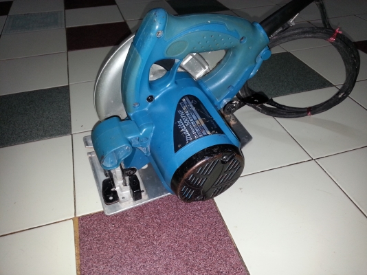 ขายเลื่อยวงเดือนmakitaรุ่น5007NFขนาด7"กำลัง1,800WสภาพสวยๆมีหลอดไฟLEDส่องสว่างในที่มืด