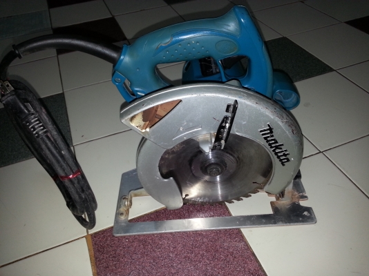 ขายเลื่อยวงเดือนmakitaรุ่น5007NFขนาด7"กำลัง1,800WสภาพสวยๆมีหลอดไฟLEDส่องสว่างในที่มืด